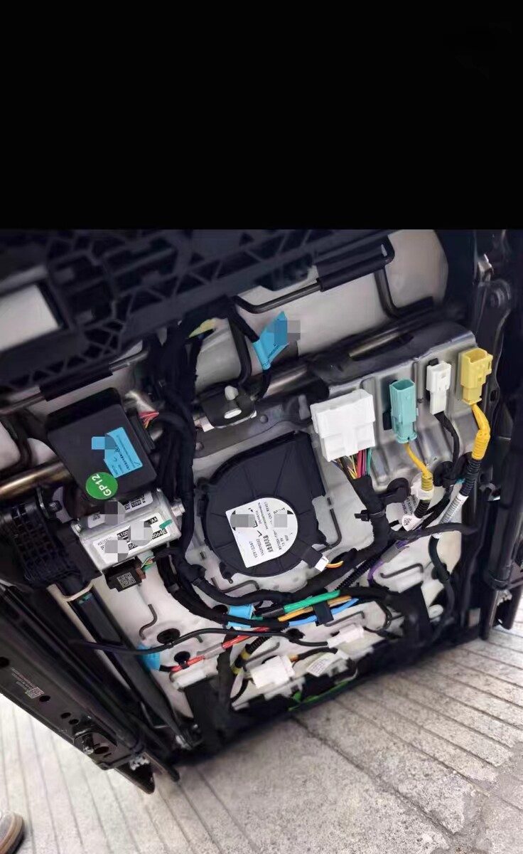 Nissan N6 운전석 전동 시트, 전동 6 방향 조절, 포함 시트 메모리, 기능 완비