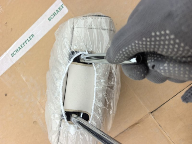 Li Auto Fahrzeug hintere Reihe Kopfstütze, fabrikneues OEM-Teil ungeöffnet, Weiß + Braun je ein Stück, mit Schutzfolie