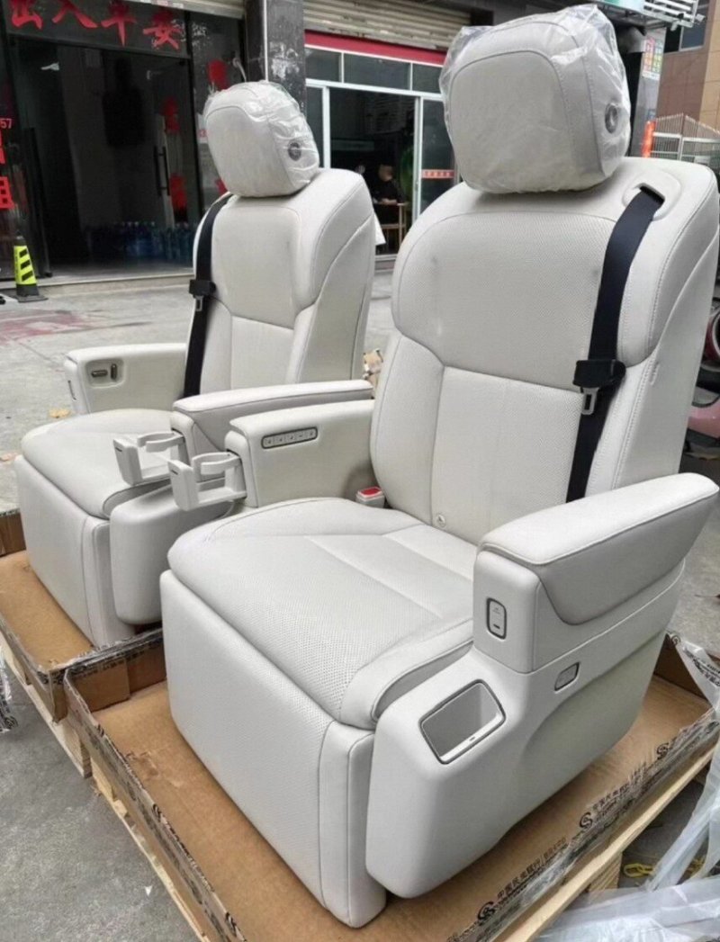 Li Auto megahome 版 2列目 ゼログラビティシート、 新品 純正、 部品 完備