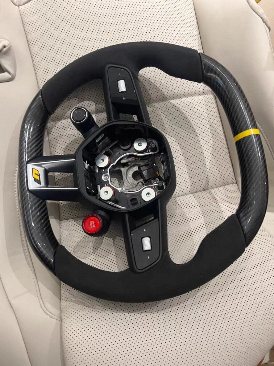 Xiaomi SU7/YU7 OEM Carbon Lenkrad Multifunktionstaste, U Emblem SU7U