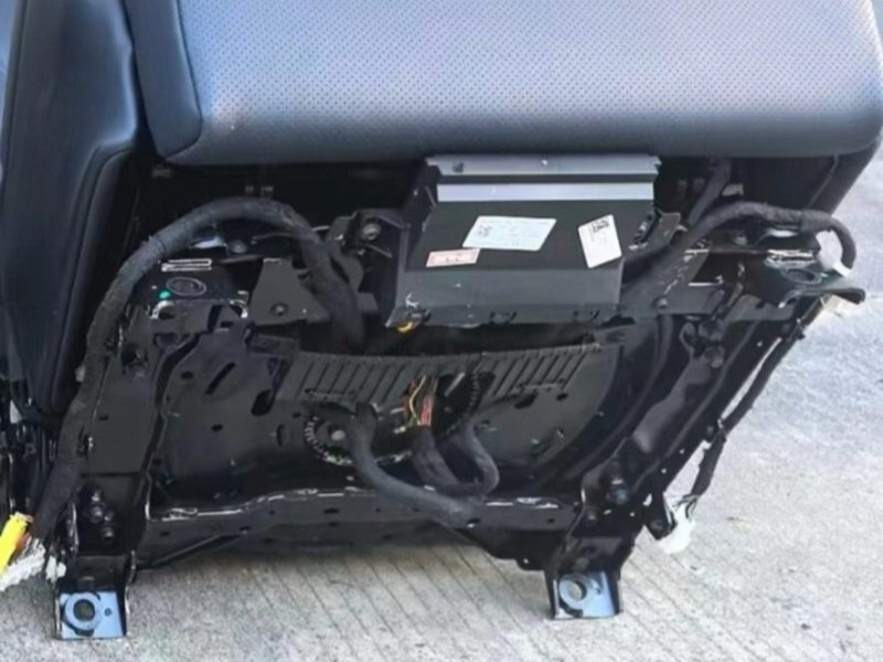 ZEEKR 9x 2列目シート 電動 回転 ゼログラビティシート