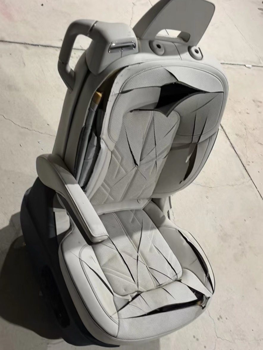 ZEEKR MIx Baby Bus Front Seat Electric Rotating Seat Electric Footrest
