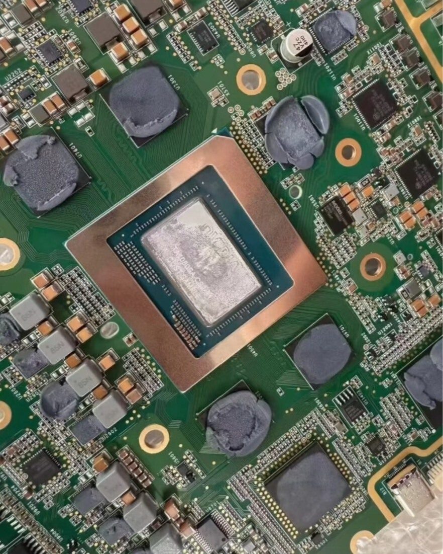 Lynk & Co 900 Autonomous Driving Module ADCU NVIDIA thor-u