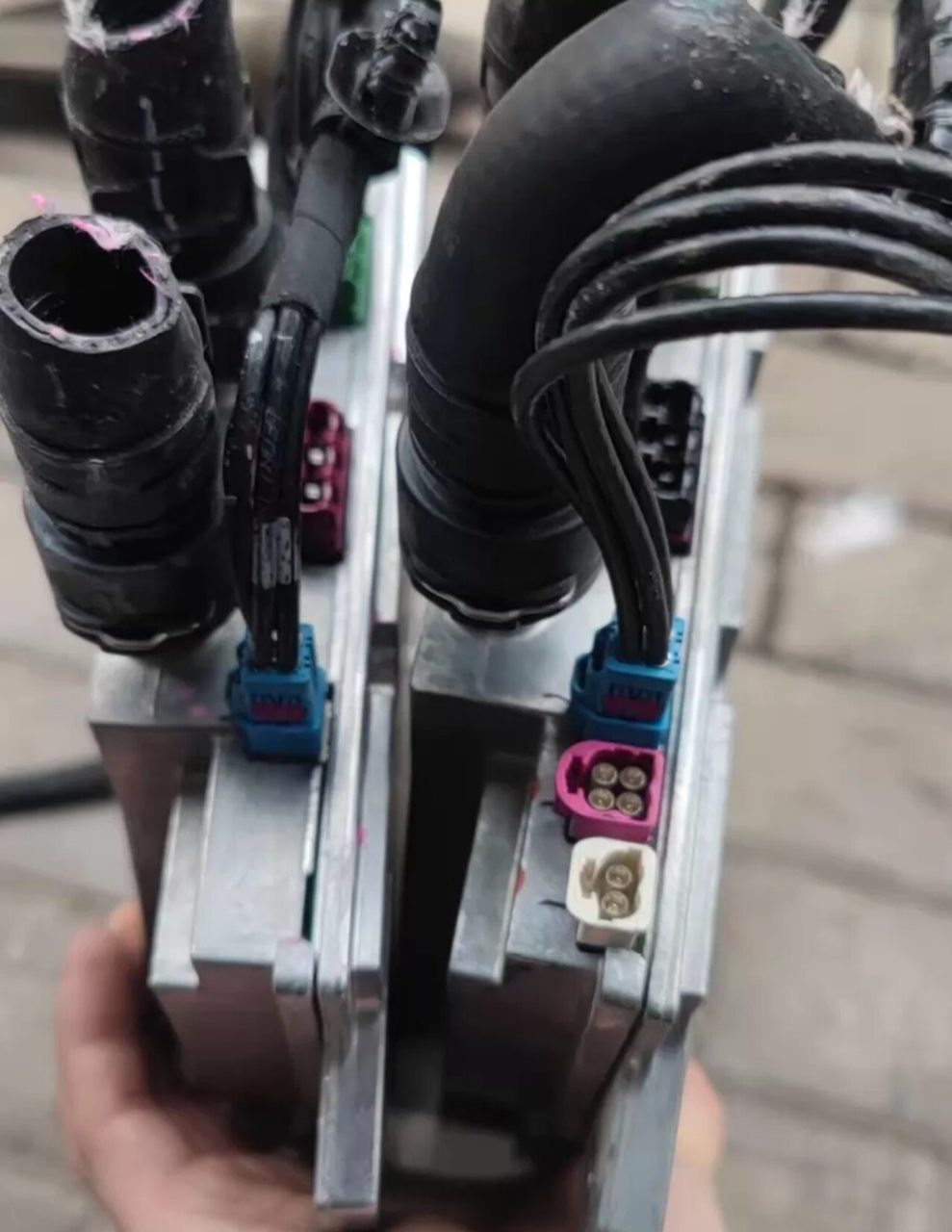 Rising Auto R7F7 High-End Autonomous Driving Controller, Intelligent Driving Controller, with Plug Cable