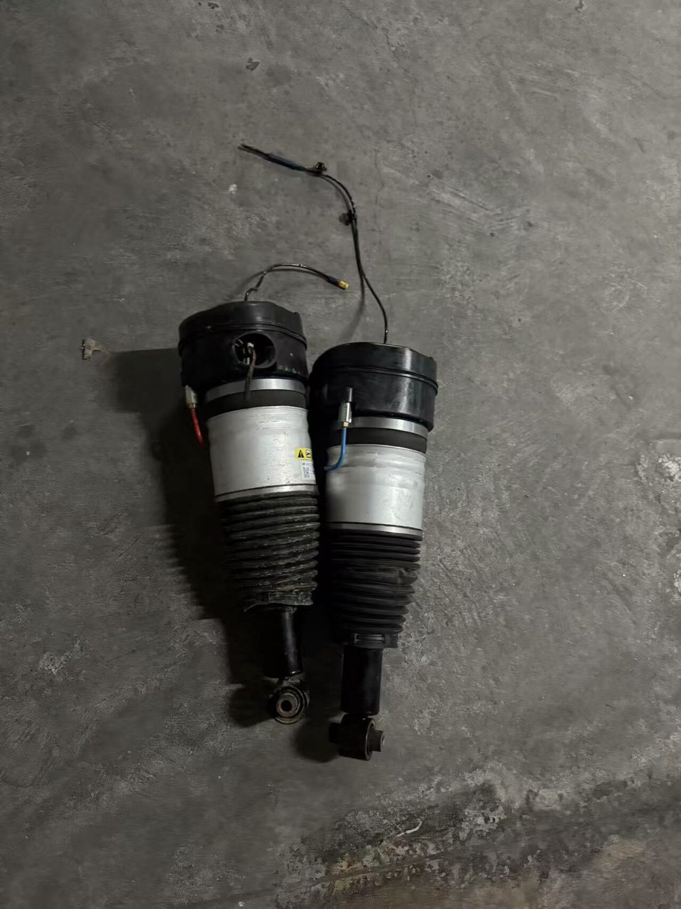 IM Motors LS9 Luftfederung, Zustand Fotos maßgeblich, Gebrauchtes OEM-Teil, ein links ein rechts