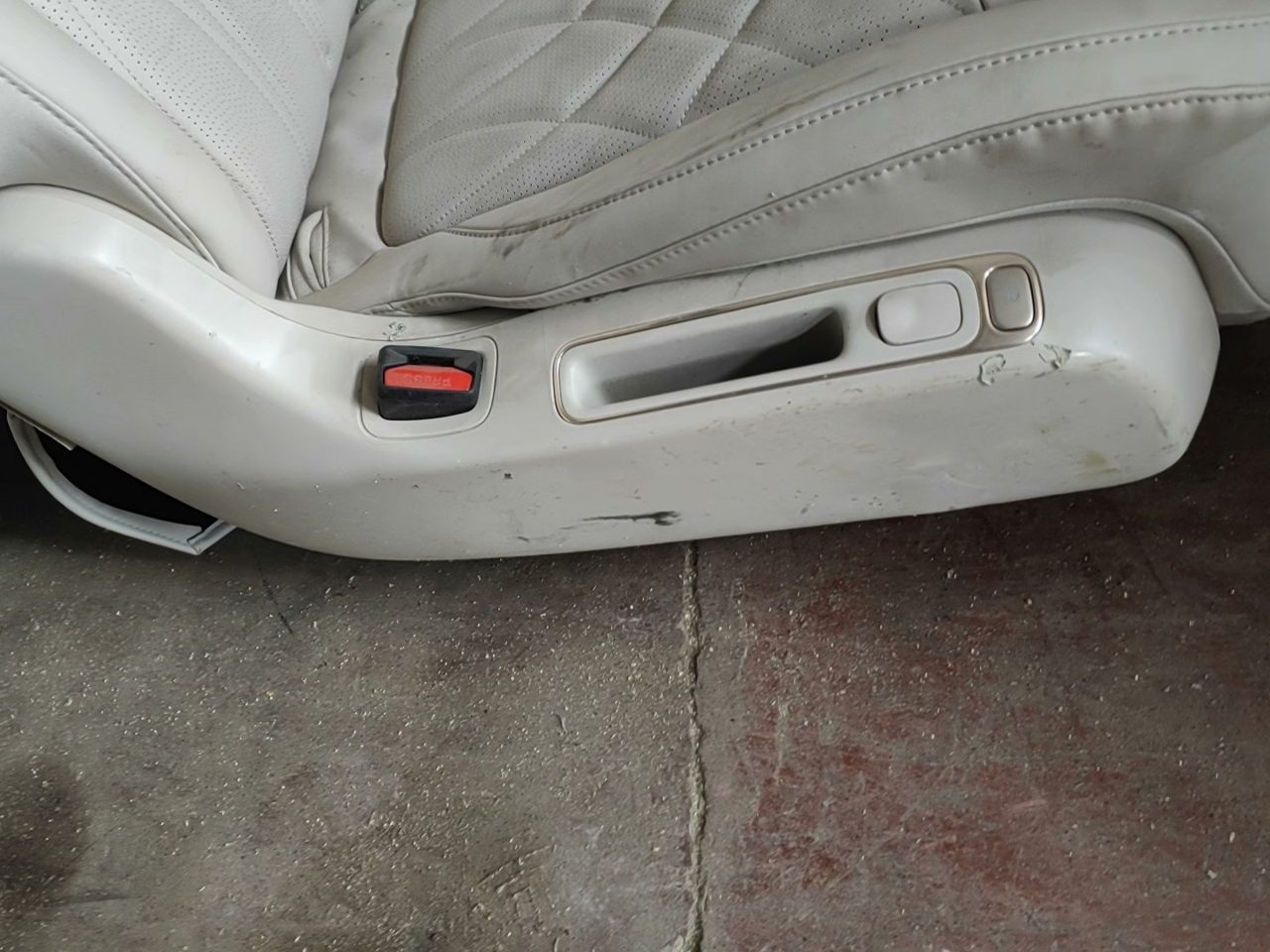 IM Motors LS9 Middle Row Right Side Zero-Gravity Seat