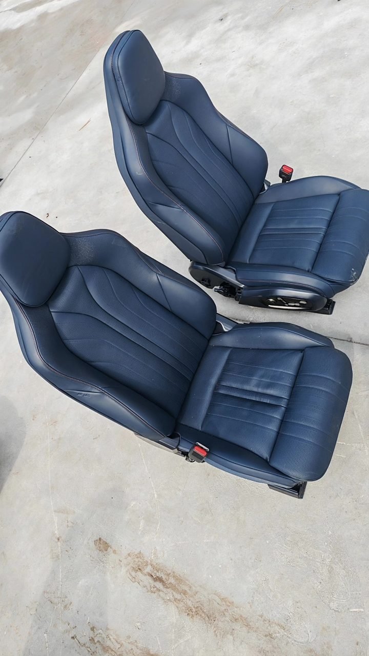 JiKr001 OEM フロント シート、運転席と助手席の両方、電動調整機能付き