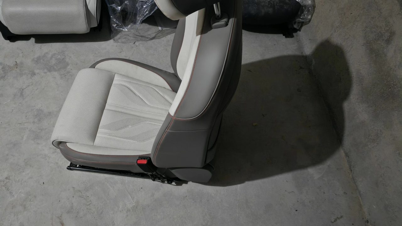 ZEEKR 007 Fahrer & Beifahrer Sitz, OEM, mit Kopfstütze Lendenstütze, Lederoberfläche sauber