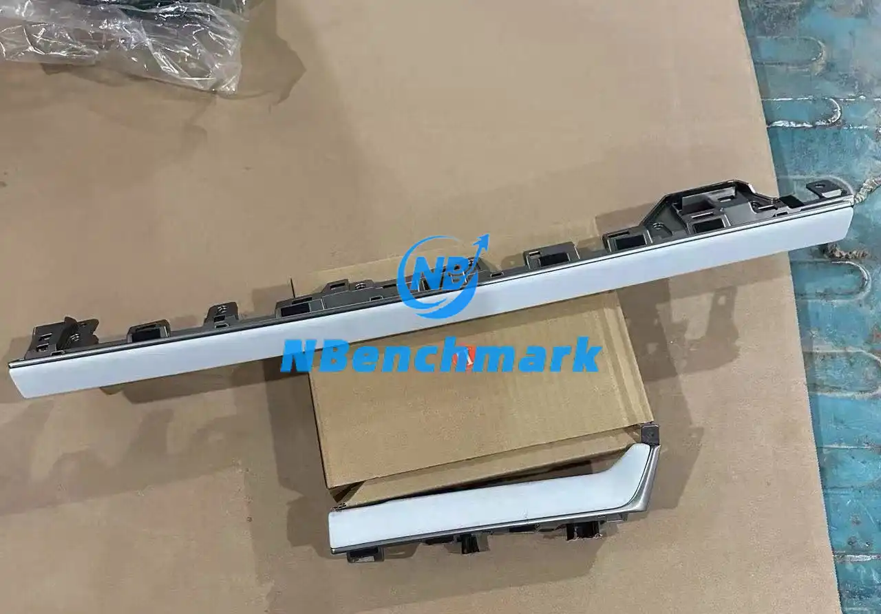 Xiaomi SU7 dashboard trim/ambient light trim
