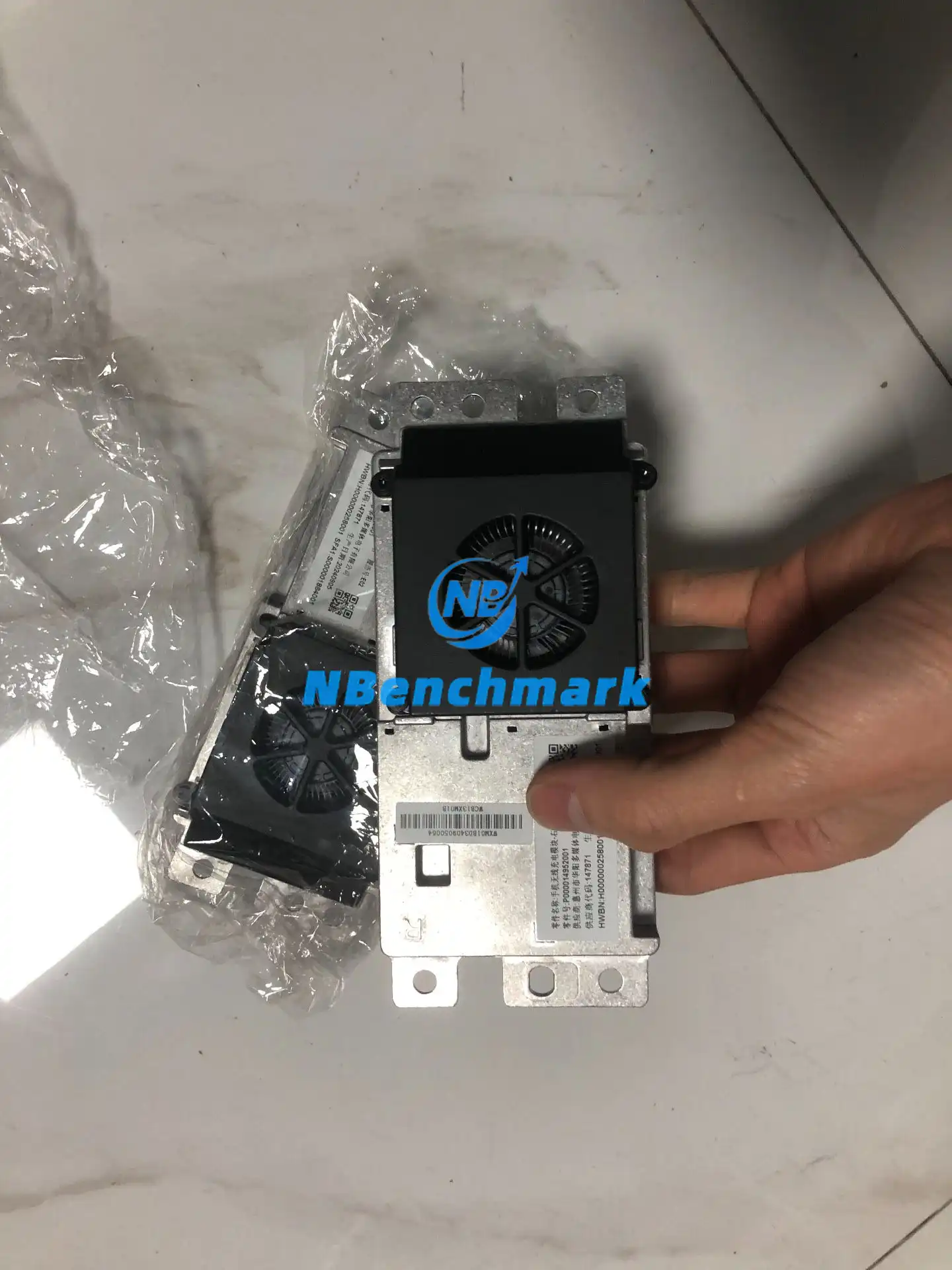 Xiaomi SU7 Ultra wireless charging module - 图片 2