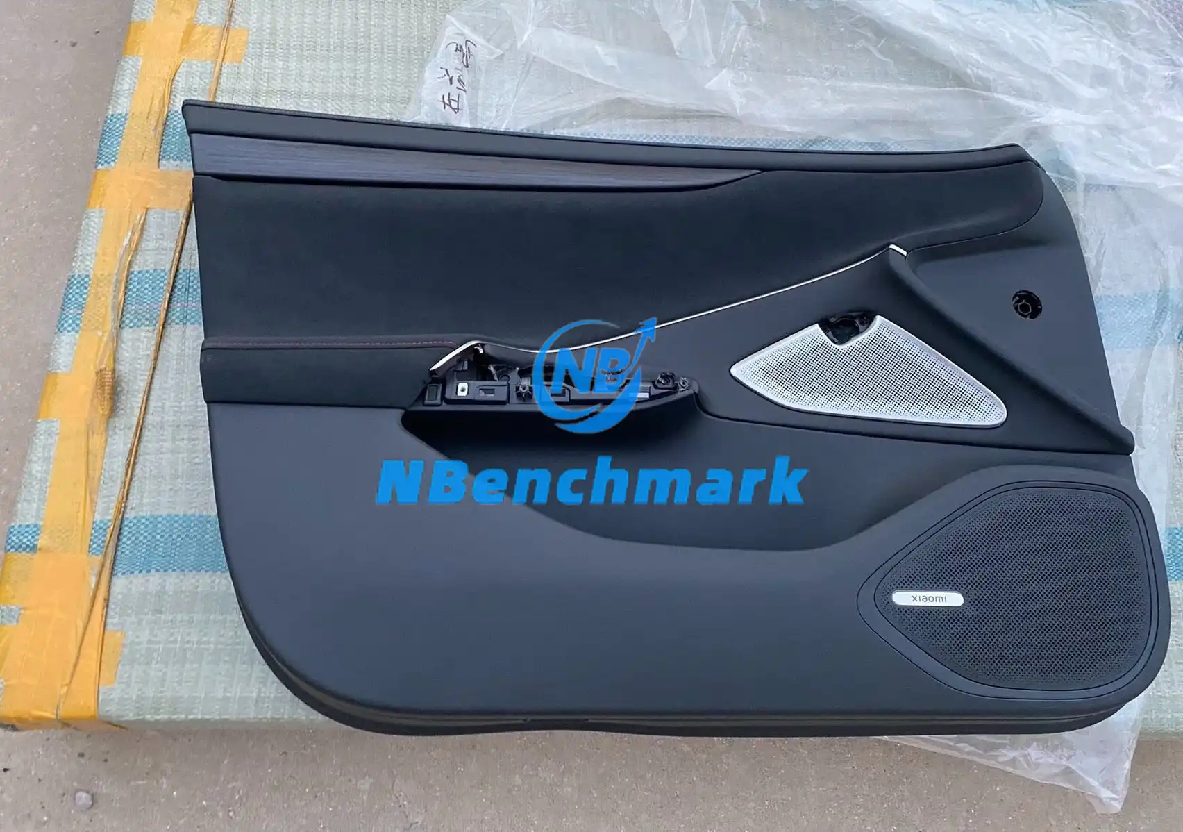 Xiaomi SU7 door interior panels
