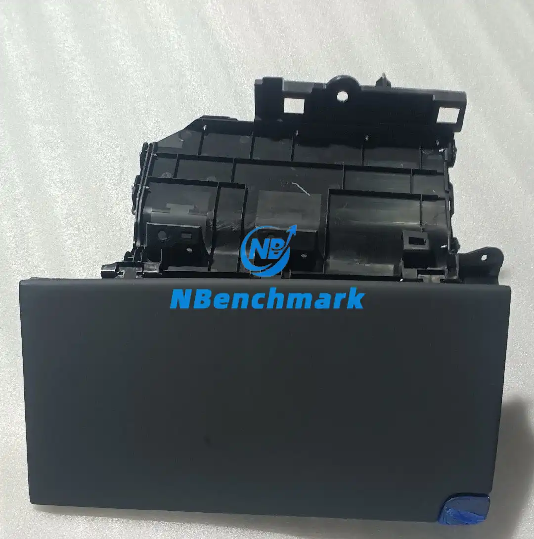 Xiaomi SU7 passenger side glove box