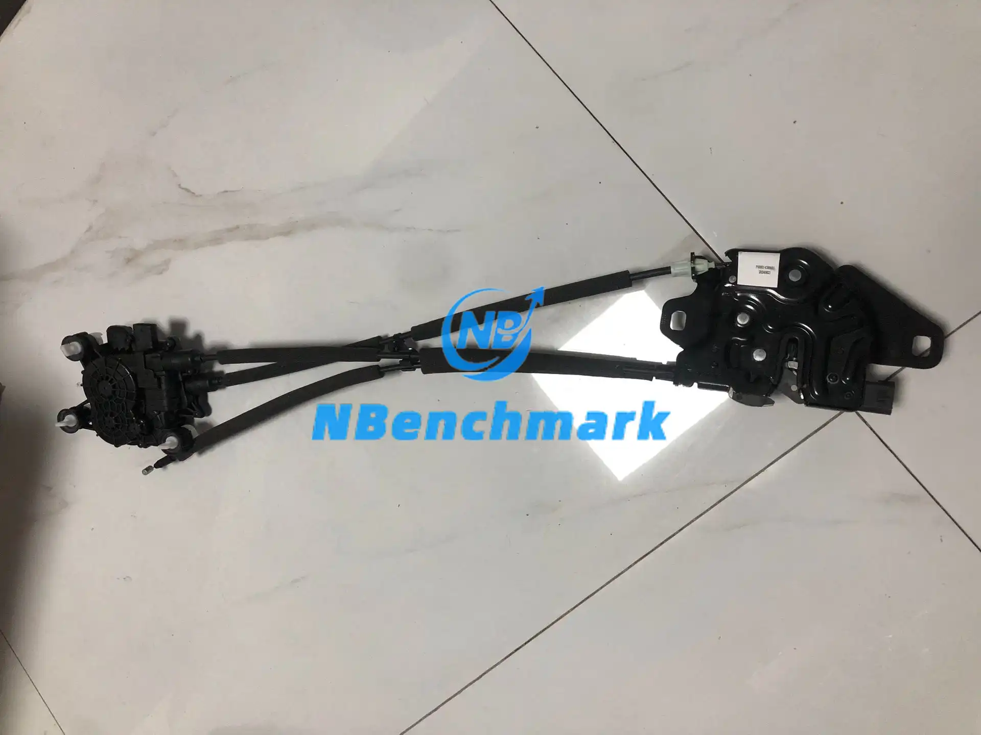 Xiaomi SU7 cover lock