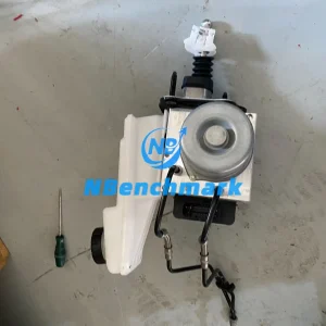 Xiaomi SU7 Ultra brake master cylinder and brake booster pump