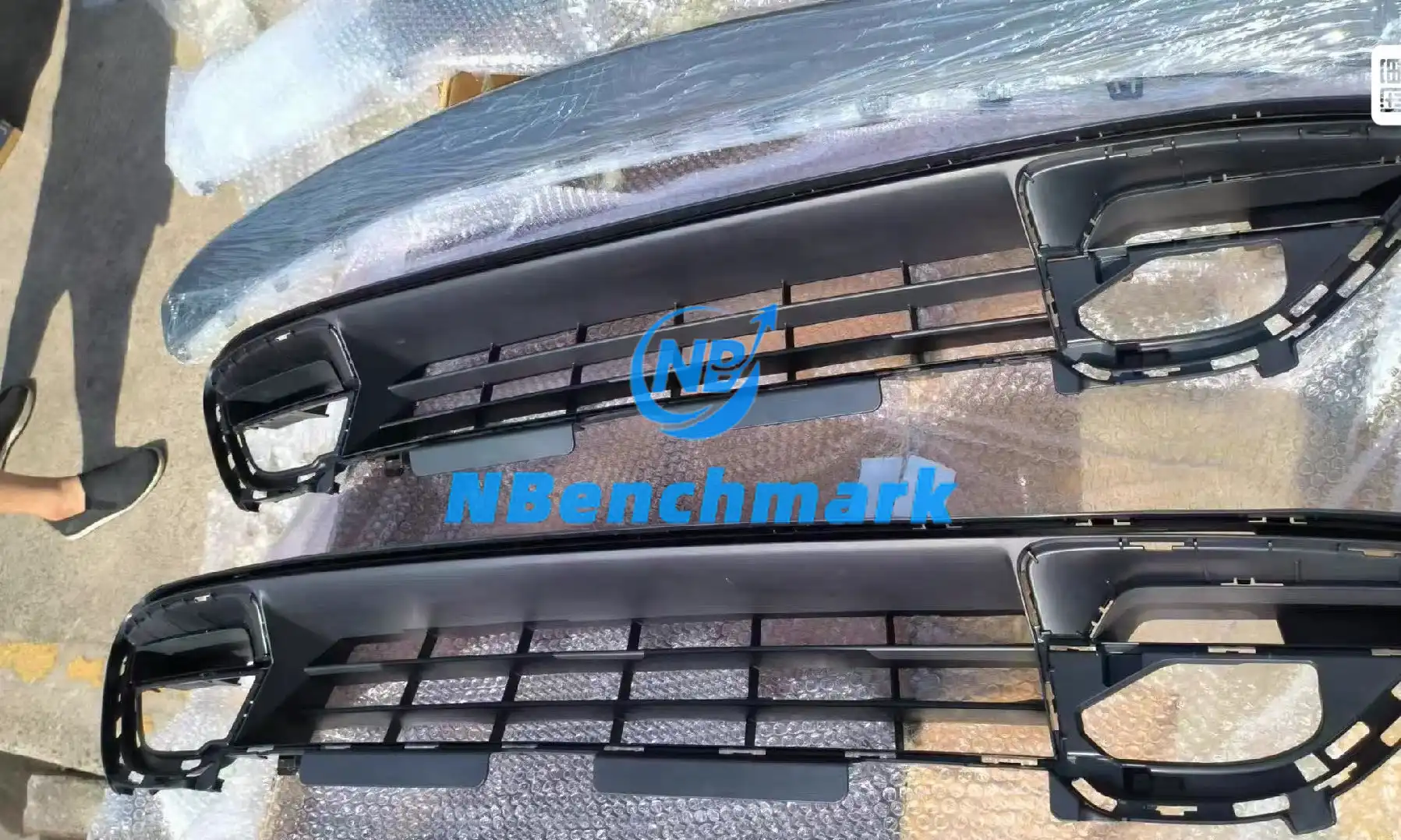 Xiaomi SU7 front bumper grille and lower front bumper