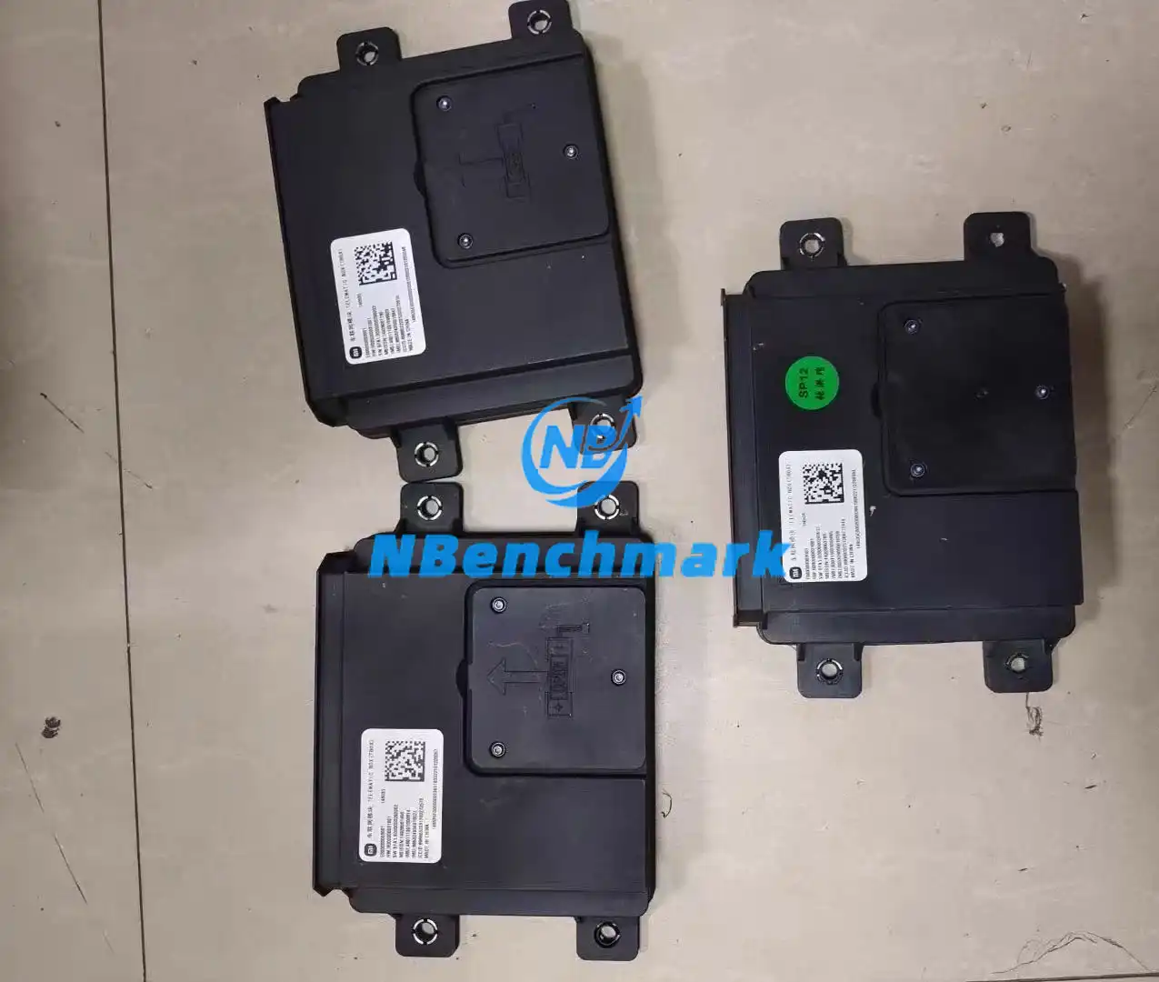 Xiaomi SU7 vehicle networking module with integrated 5G antenna