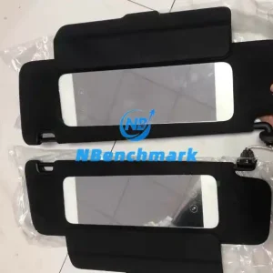 Xiaomi SU7 Ultra's sun visor and makeup mirror light are adjustable