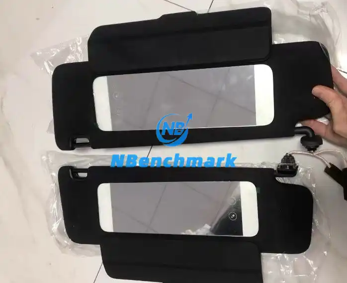 Xiaomi SU7 Ultra's sun visor and makeup mirror light are adjustable