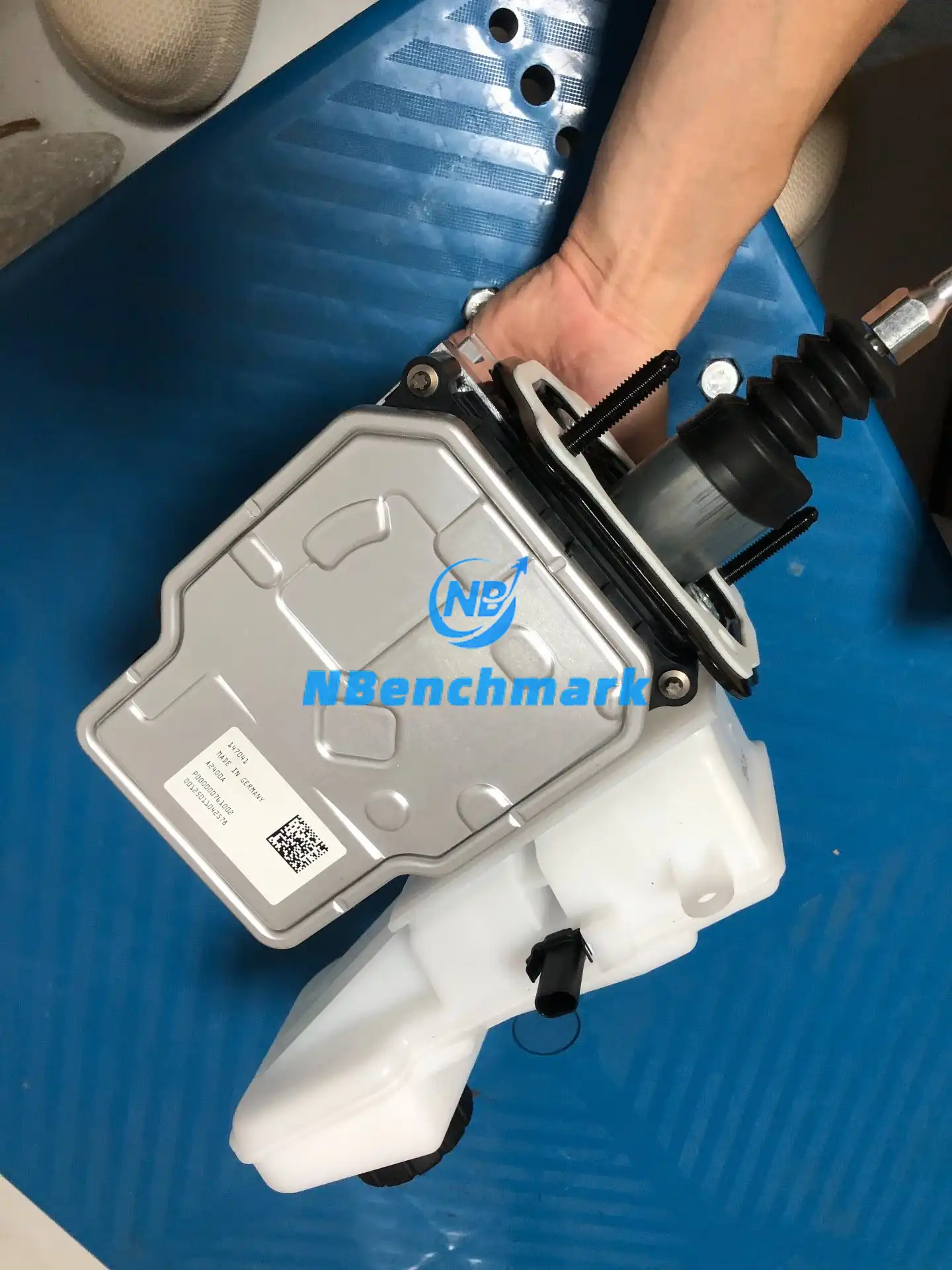 Xiaomi SU7 brake master cylinder and brake pump; Bosch DPB wire-controlled brake pump